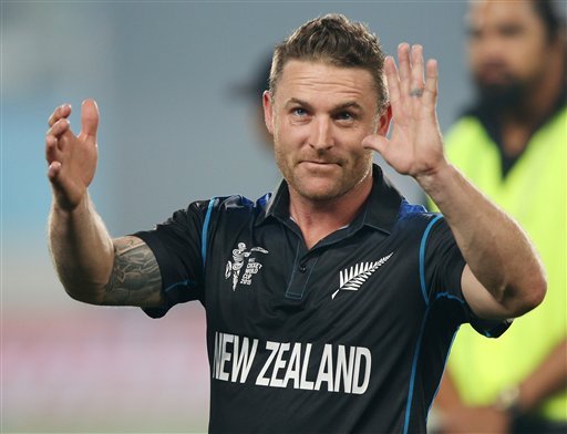 New Zealand captain Brendon McCullum wave sot the crowd following their four wicket win over South Africa in their Cricket World Cup semifinal in Auckland, New Zealand, Tuesday, March 24, 2015. (AP Photo)