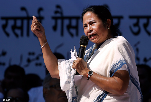 Trinamool Congress party leader Mamata Banerjee addresses her supporters at a rally in New Delhi, India, Monday, Oct. 1, 2012. The rally was to protest against the Indian government's decision to open the country's huge retail sector to foreign companies and against the hike of fuel prices. (AP Photo)