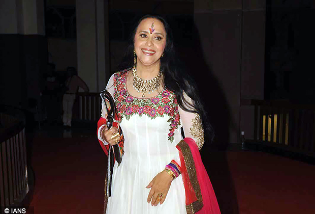 Folk pop singer Ila Arun at B Seventy An unique art show to celebrate 70th Birthday of Amitabh Bachchan at Nehru Center in Mumbai. (Photo IANS)