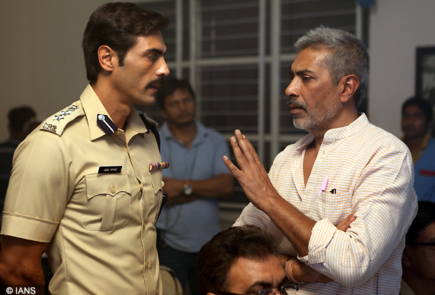 Arjun Rampal and Prakash Jha on the set of Chakravyuh.