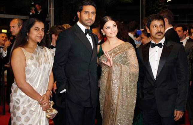 Actress Aishwarya Rai, center right, and actor Abhishek Bachchan, center left, and unidentified guests arrive for the screening of Outrage , at the 63rd international film festival, in Cannes, southern France, Monday, May 17, 2010. (AP Photo/Mark Mainz)