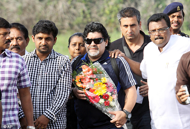 Argentina soccer legend Diego Maradona, center, arrives in Kannur, Kerala, India, Tuesday, Oct. 23, 2012. Maradona Tuesday arrived in India's southern most state to inaugurate a jewelry showroom and launch the operations of a new private airline service on Wednesday, local news reports said.(AP Photo)