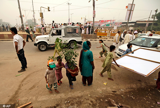 Young potters carry hoarding as they walk to attend a public rally in New Delhi, Nov. 4, 2012. The top leaders of India's ruling Congress party addressed a rare gathering of hundreds of thousands of supporters. (AP Photo)