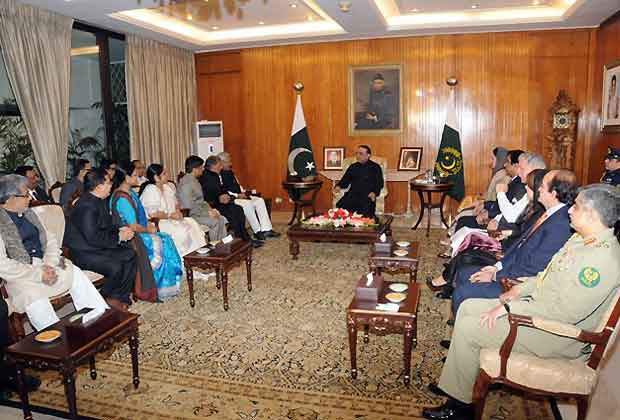 Bihar Chief Minister Nitish Kumar talks to Pakistan President Asif Ali Zardari during his Pakistan visit.