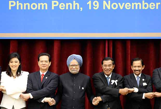 ASEAN leaders join hands with India's Prime Minister Manmohan Singh, center, as they pose for photographers during the ASEAN India summit in Phnom Penh, Cambodia, Monday, Nov. 19, 2012. They are, from left, Thailand's Prime Minister Yingluck Shinawatra, Vietnam's Prime Minister Nguyen Tan Dung, Singh, Cambodia's Prime Minister Hun Sen and Brunei's Sultan Hassanal Bolkiah. (AP Photo/Apichart Weerawong)