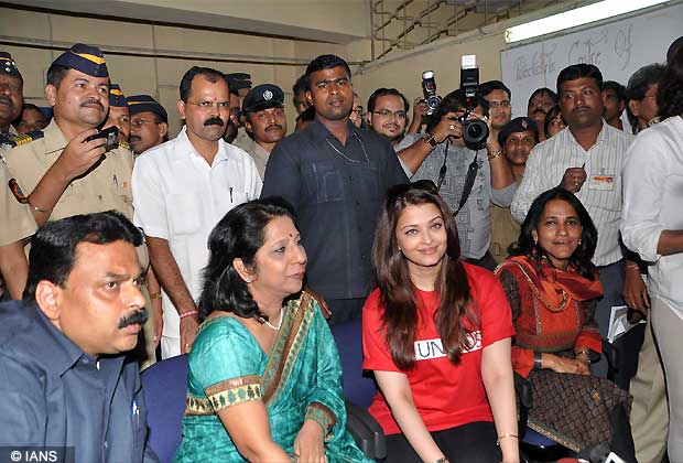Aishwarya at World AIDS day for UNAIDS in Mumbai. (Photo IANS)