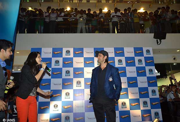 Bollywood actor Hrithik Roshan unveils Hot Wheels Thrill Machine at Oberoi Mall in Goregaon, Mumbai. (Photo IANS)