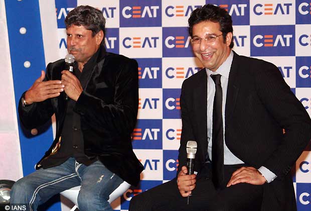 Kapil Dev and Wasim Akram at the CEAT Cricket Rating awards,in New Delhi.(Photo IANS/Amlan)