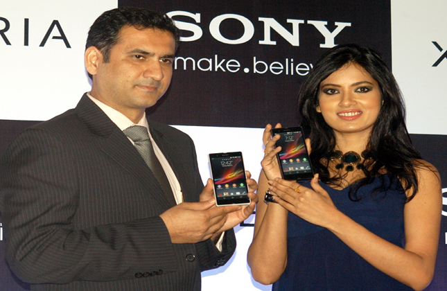 Model Ishika and Sachin Thapar (Business Head Xperia, Sony India) at the launch of Sony Xperia mobile phone in Kolkata on March 12, 2013. (Photo IANS)