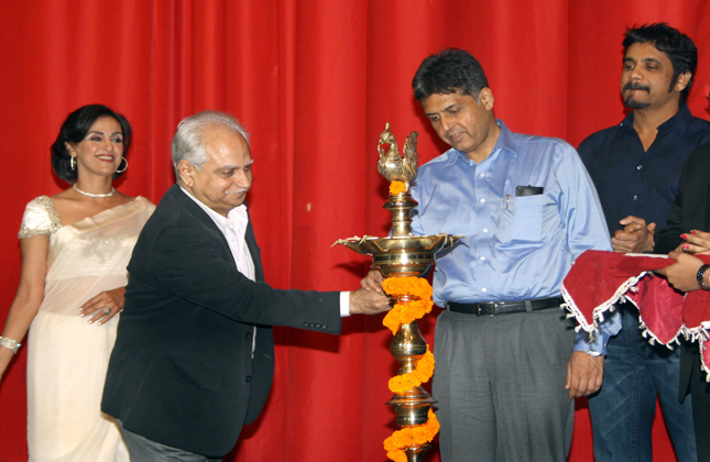 New Delhi,25 April 2013 I &amp; B Minister Manish Tewari ,Ramesh Sippy and Nagarjuna at the inaugural of ''Celebrating 100 years of Indian cinema'', in New Delhi. (Photo Amlan Paliwal/IANS)