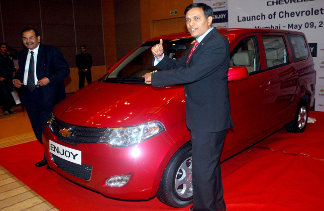 P.Balendran.VP,General Motors India and Sastry Vempati ,CMO unviel the Chevrolet Enjoy a latest much anticipated new generation premium multi purpose vehicle (MPV),in Mumbai on Thursday.(Photo GS)