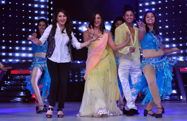 Madhuri sets 'Jhalak Dikhla Jaa' dance floor on fire