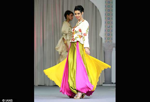 A model displays a creation during a fashion show intitled musk fragrance on the new collection of Nassila fashion house dedicated to Algerian traditional dress at the Palace of Culture, in Algiers, Algeria, on June 21, 2013.(Xinhua/Mohamed Kadri)