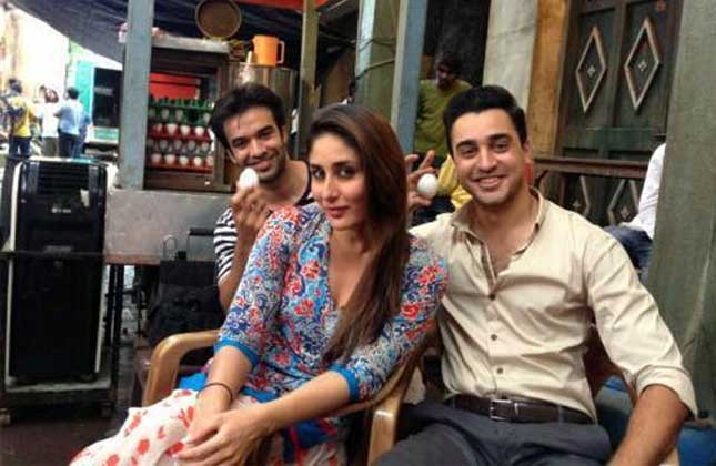 Kareena Kapoor, Imran Khan and director Punit Malhotra clicked holding up eggs while having a blast on the sets of 'Gori Tere Pyaar Mein'.