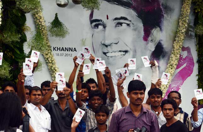 Fans of Late actor gather at Ashirwad Bungalow Bandra, Mumbai on July 8, 2013 to mourn Rajesh Khanna s First Death Anniversary. Photo IANS