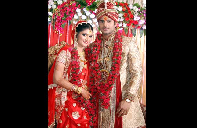 Cricketer Manoj Tiwary poses with wife Susmita after their marriage ceremony in Howrah, West Bengal on July 18, 2013. (Photo IANS)