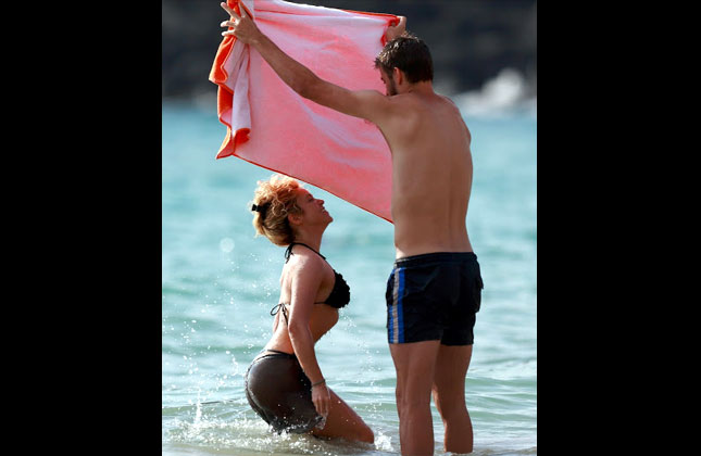 Shakira enjoying vacation with her boyfriend Genard Pique on Hawaii Beach.