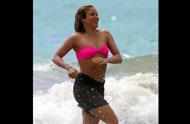 Shakira with her boyfriend Genard Pique on Hawaii Beach after giving birth to baby boy