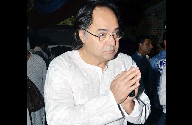 Bollywood actor Farookh Sheikh attends the prayer meetinga of Lt. actor Jagdish Raj, at his residence.