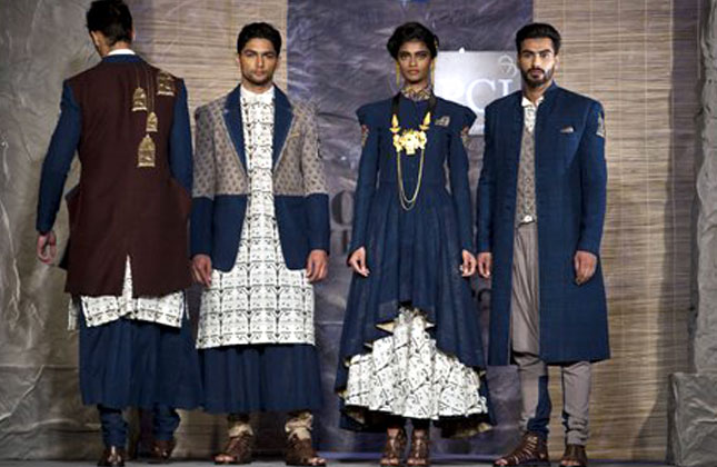 Models display creations by designer Anju Modi during the Delhi Couture Week in New Delhi, India, Wednesday, July 31, 2013. (AP Photo)