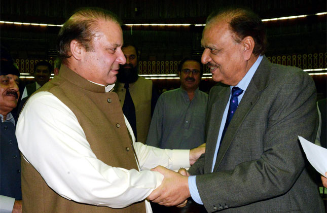 Pakistani Prime Minister Nawaz Sharif (L) shakes hands with newly elected Pakistan President Mamnoon Hussain at the parliament house in Islamabad, Pakistan, on July 30, 2013. Mamnoon Hussain has been elected as Pakistan's new president, announced the Election Commission of Pakistan (ECP) on Tuesday evening. (Photo IANS)