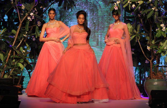 Bollywood actress Lisa Haydon walks the ramp on the first day of the India International Jewelry Week (IIJW) in Mumbai, India, Sunday, Aug. 4, 2013.