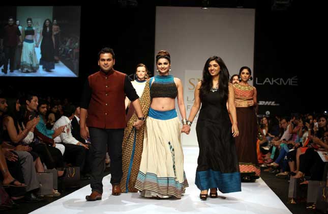 Prachi Desai sizzles the ramp with her beauty at LFW Winter Festive 2013 in Mumbai . (Photo IANS)