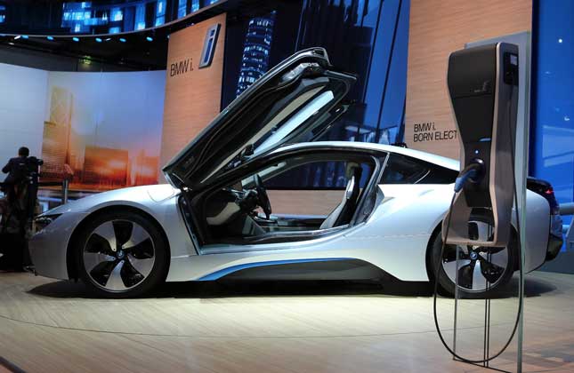 BMW officially released the production version of the hybrid i8 coupe, held in Frankfurt, Germany 65th Frankfurt International Motor Show, the BMW hybrid i8 coupe starting debut. (Photo IANS)