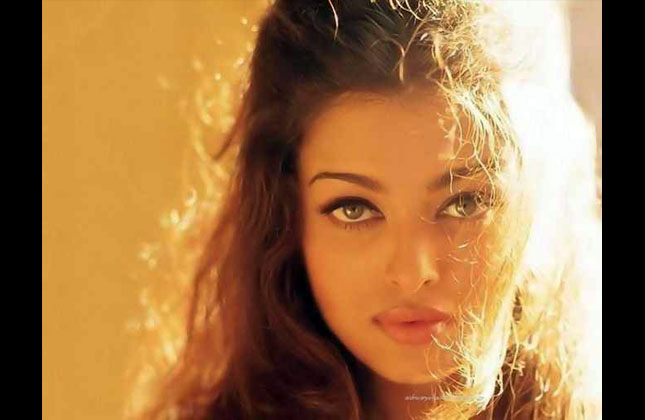 These pictures are just going to be a treat to all Aishwarya Rai Bachchan's lovers.