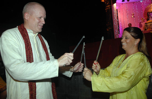 Even the foreign tourists participate in the celebrations of Navratri during an event.