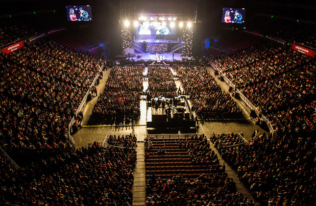 eeing this we can say there are lots of fans of Bollywood in Sydney who wait to see their stars live. The overcrowded stadium is evident for the statement.(Photo Vinod Singh)