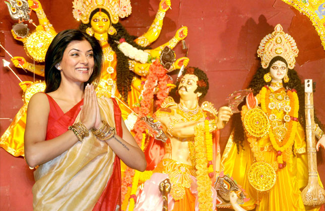 Actress Sushmita Sen was spotted attending Durga Puja, in one of the pandals set up in Santa Cruz, Mumbai.