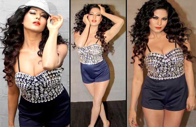 The sexy siren Veena Malik who is giving one after the other appearances in flicks was recently spotted doing a hot photoshoot.