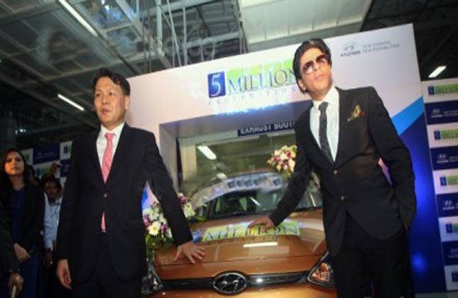 Shah Rukh Khan announced ambassador of Lux innerwear at Sahara Star Photo