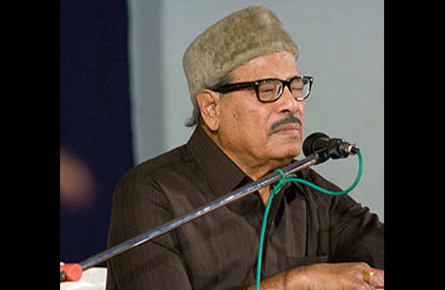 Legendary playback singer Manna Dey, is no more now. His life term ended on October 24, 2013. He died at the age of 94 in Bangalore. Have a look at his most popular hits of all times.