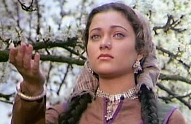 Bollywood is a land of dreams. People come and go with good and bad memories. But there are also few faces that just vanished from on and off screen and indulged into the dark. Mandakini, the Ram Teri Ganga Maili actress vanished from the industry in the same way.