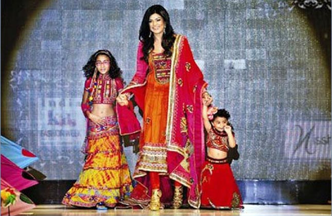 Sushmita with her elder daughter Renee and younger one Alisah clicked during a fashion show.