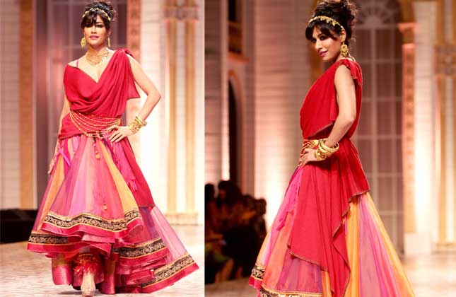 Chitrangada Singh walks the ramp at the Ambeyvally Bridal Fashion Week. She looks sizzling hot in this revealing red dress. (Photo Vinod Singh)