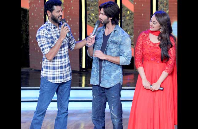 The cast of 'R...Rajkumar has now reached the sets of dance reality show, 'Dance India Dance' to promote their movie. (Photo Vinod Singh)