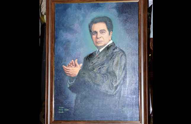 Legend of the Indian cinema, Dilip Kumar celebrated his 91st birthday on December 11, 2013 at his Pali Hill residence in Bandra, a western Mumbai suburb.(Photo Vinod Singh)