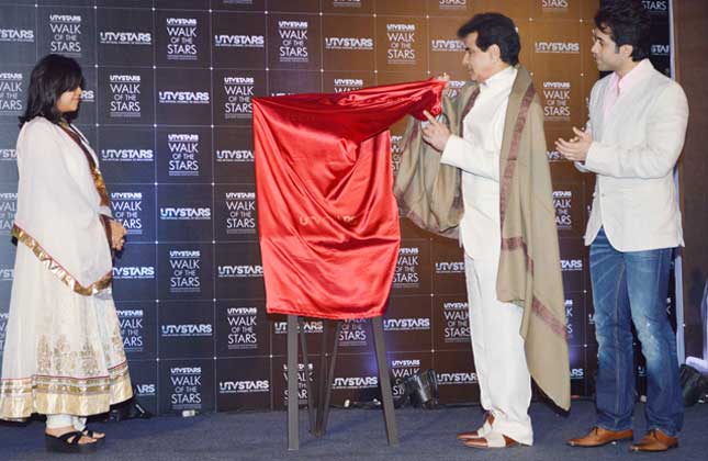 The 'Taa Thaiya Taa Thaiya' actor Jeetendra and style icon of the 80s was on Wednesday honored at an event organized by UTV named as 'Walk of the Stars'. (Photo Vinod Singh)