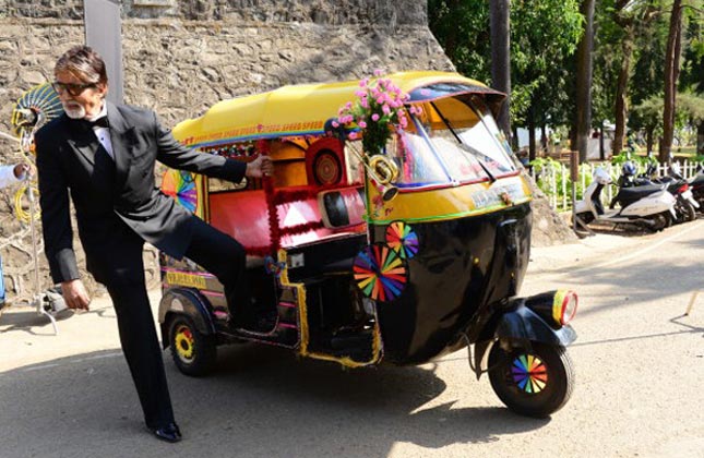 Inspite of having multiple luxurious cars...Why did Big B hopped in an auto You must be wondering the same.