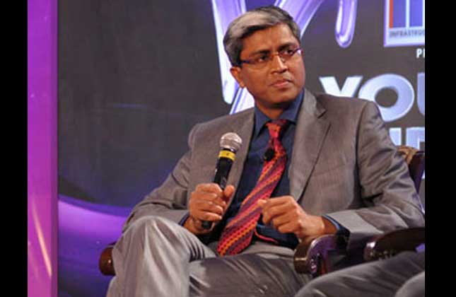 Ashutosh 47 years old senior reporter of IBN 7, Ashutosh who recently tweeted that IBN 7 runs in his blood and soul but he quit his profession just to contribute to this big change in the society.