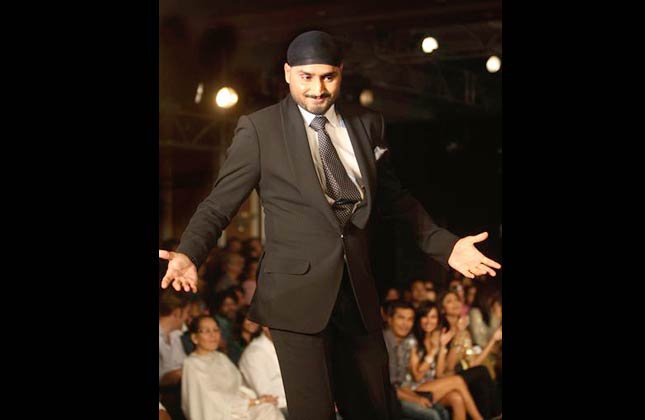 Indian cricketer Harbhajan Singh walks the ramp for designer Ashish N Soni at the Blenders Pride fashion show in Mumbai, India, Friday, Sept 3, 2010.(AP Photo/Rafiq Maqbool)