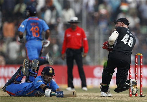 New Zealand's wicket keeper Gareth Hopkins, right, tries to run out Indian batsman Gautam Gambhir during their first one day international cricket match in Gauhati, India, Sunday, Nov. 28, 2010. Gambhir reached safely.(AP Photo/Saurabh Das)