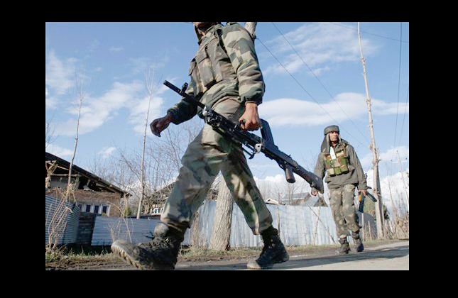 Indian army soldiers arrive at the site of a gun battle at Dadsar village, some 37 kilometers (23 miles) south of Srinagar, India,Thursday, March 4, 2010. An Indian Army captain was killed, the second loss of an officer in less than 10 days in Jammu and Kashmir, and four guerrillas of the Hizbul Mujahideen outfit were shot dead in a gunfight Thursday, officials said. (AP Photo/Mukhtar Khan)