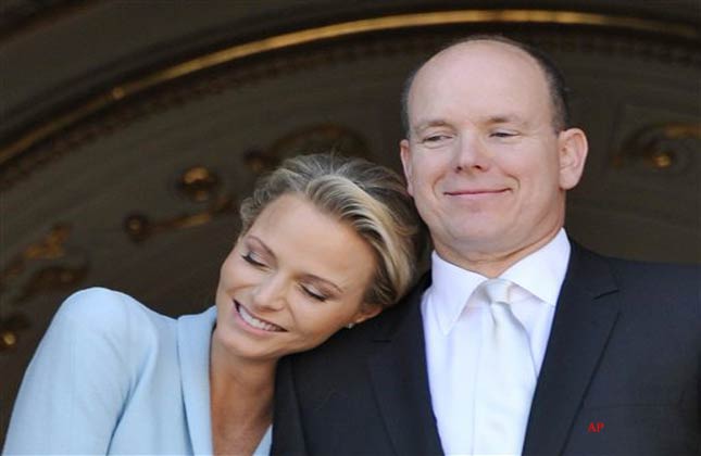 Prince Albert II of Monaco appears with his bride Charlene Princess of Monaco at the Monaco palace, after the civil wedding marriage ceremony, Friday, July 1, 2011. (AP Photo/Bruno Berbert, Pool)