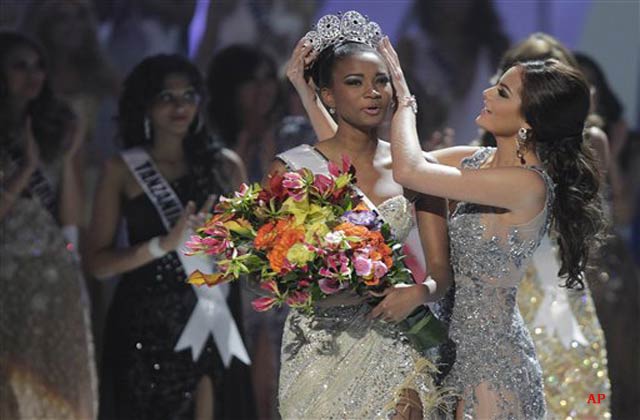 Miss Angola Leila Lopes is crowned Miss Universe 2011 by Miss Universe 2010 Ximena Navarrete, of Mexico, in Sao Paulo, Brazil, Monday Sept. 12, 2011. (AP Photo/Andre Penner)