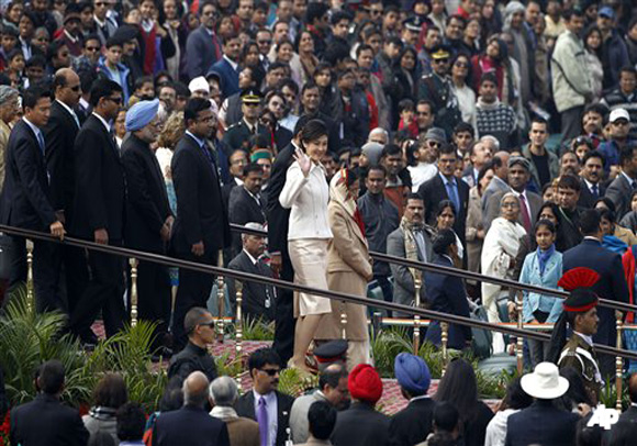 Thailand's Prime Minister Yingluck Shinawatra, center, waves as she leaves with Indian President Pratibha Patil, to her right, and Indian Prime Minister Manmohan Singh, left in blue turban, after attending the Indian Republic Day parade as chief guest, in New Delhi, India, Thursday, Jan. 26, 2012. (AP Photo/Saurabh Das)