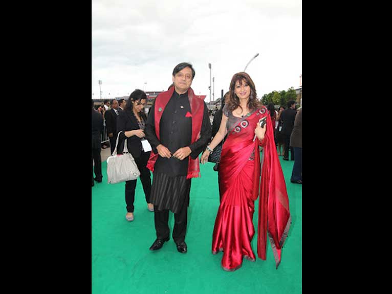 Shashi Tharoor &amp; Sunanda Sen in IIFA